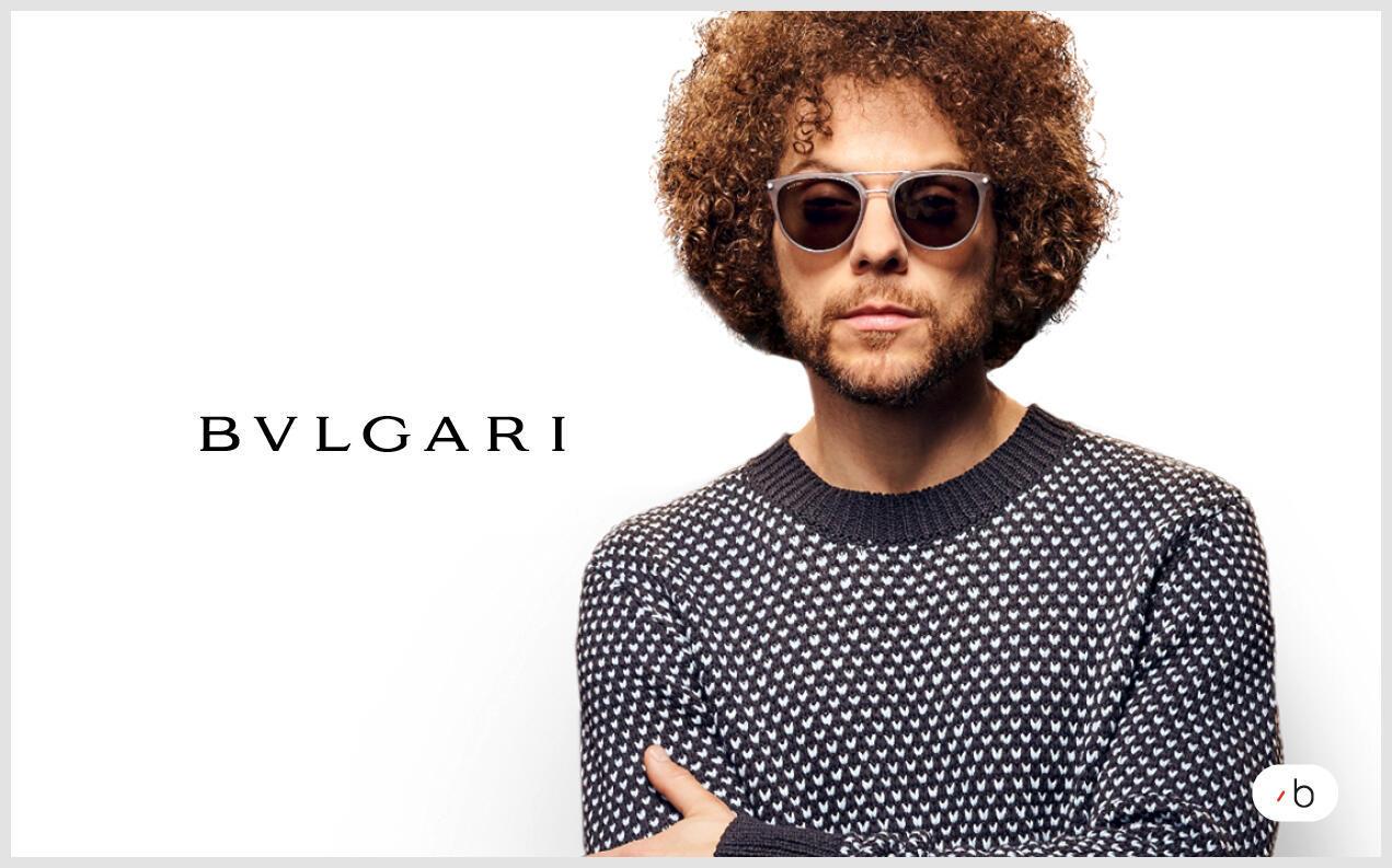 Manlig modell bär Bvlgari-solglasögon